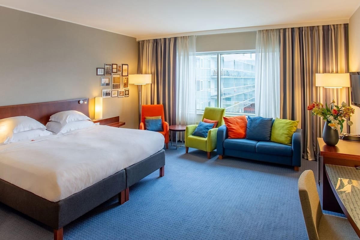 Hypo-allergenic bedding, minibar, desk, iron/ironing board