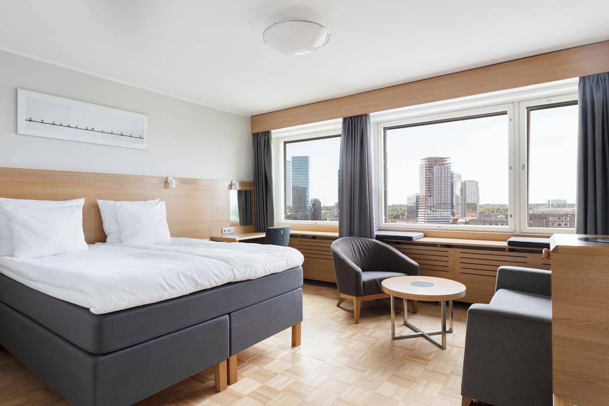 Standaard kamer, 1 queensize bed (with sofabed) | Hypoallergeen beddengoed, een minibar, een bureau