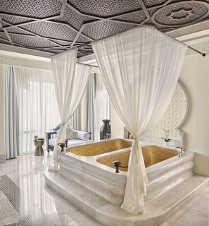 Hot tub, steam room, Turkish bath/hammam, body treatments, facials