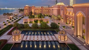 A luxurious hotel with a large pool, palm trees, and a beach view. - Emirates Palace Mandarin Oriental, Abu Dhabi (Abu Dhabi)