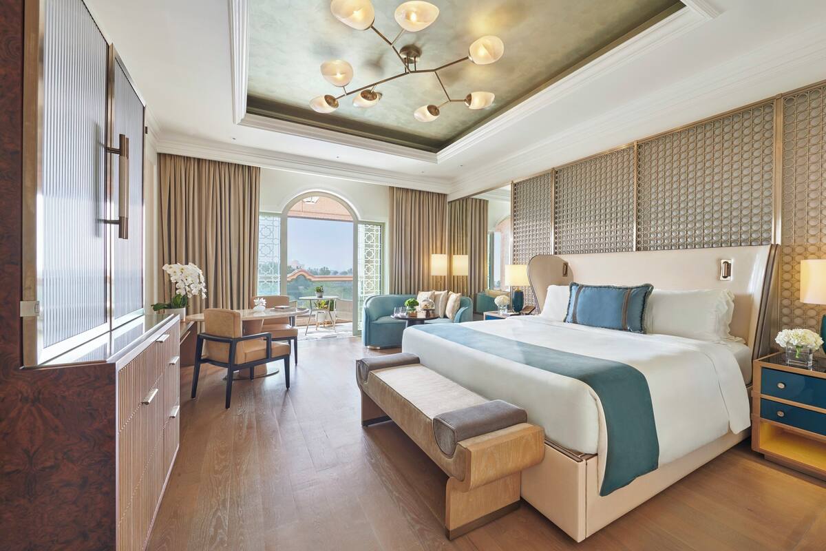 Premium bedding, minibar, in-room safe, desk