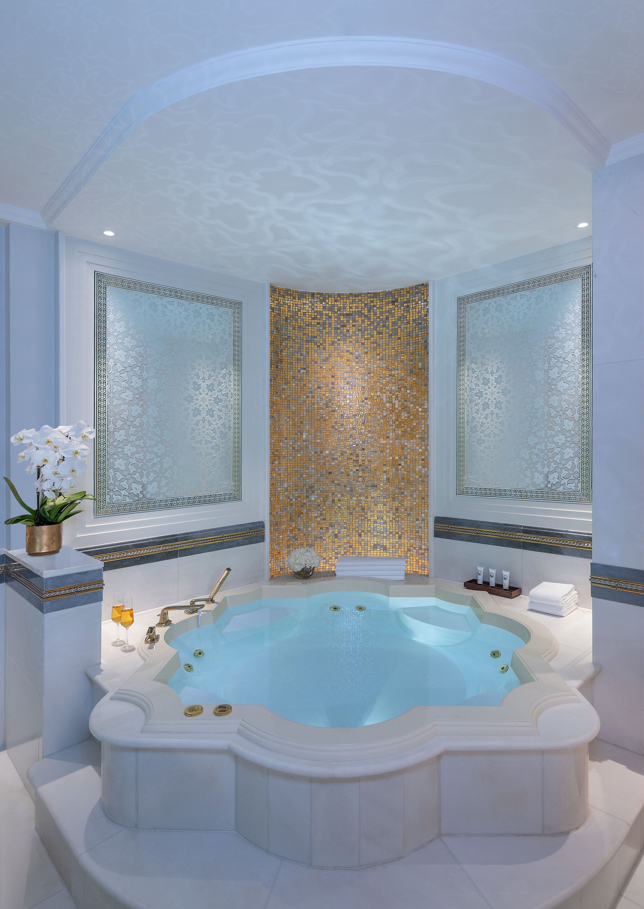 Royal Suite | Bathroom | Separate tub and shower, designer toiletries, hair dryer, bathrobes