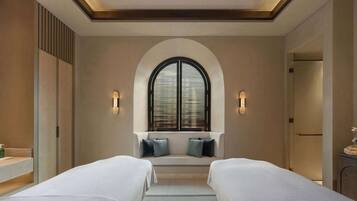 Behandelingskamers voor koppels, een sauna, een stoombad