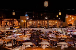 4 restaurants, breakfast, lunch, dinner served; Middle Eastern cuisine