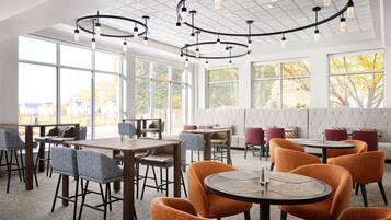 Frukost enligt egen beställning varje dag mot avgift