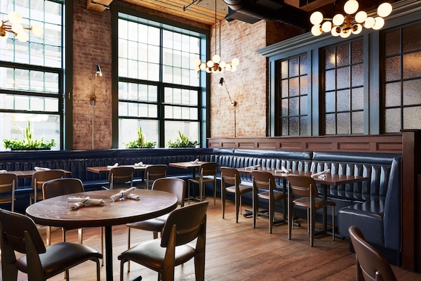 Lunch and dinner served, American cuisine