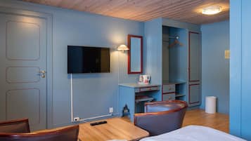 Familierom | Safe på rommet, skrivebord, lydisolert og strykejern/-brett