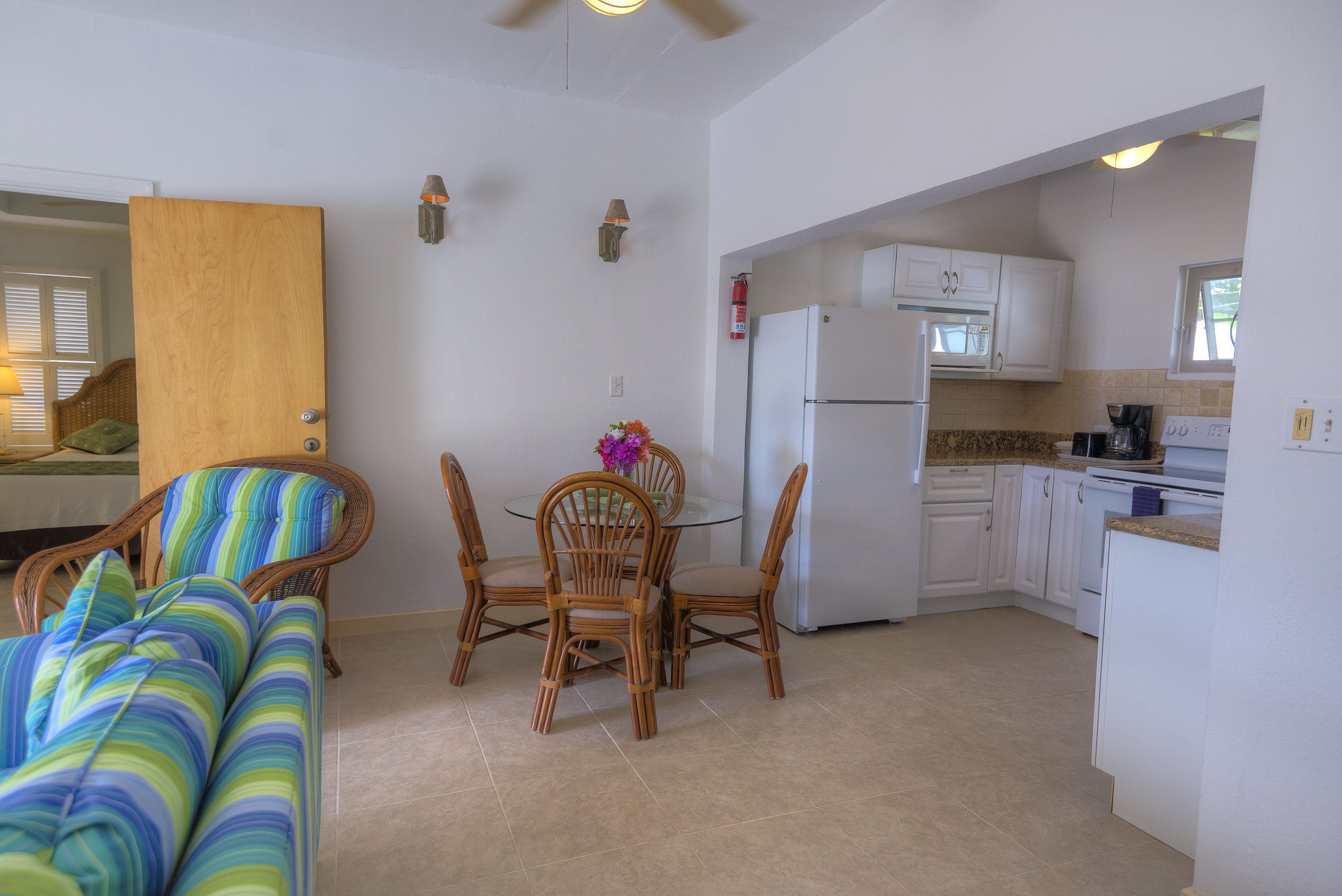 2 bedroom poolside | in-room dining