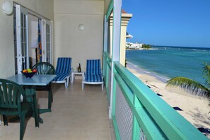 View from room - Coral Mist Beach Hotel (Worthing)