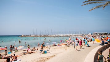 Beach nearby, sun-loungers, beach umbrellas