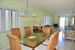 เตารีด/โต๊ะรีดผ้า, Wi-Fi ฟรี, ผ้าปูที่นอน, ทางสำหรับรถเข็น