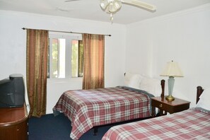 Iron/ironing board, free WiFi, bed sheets, wheelchair access - Waterway Condos (Nassau)