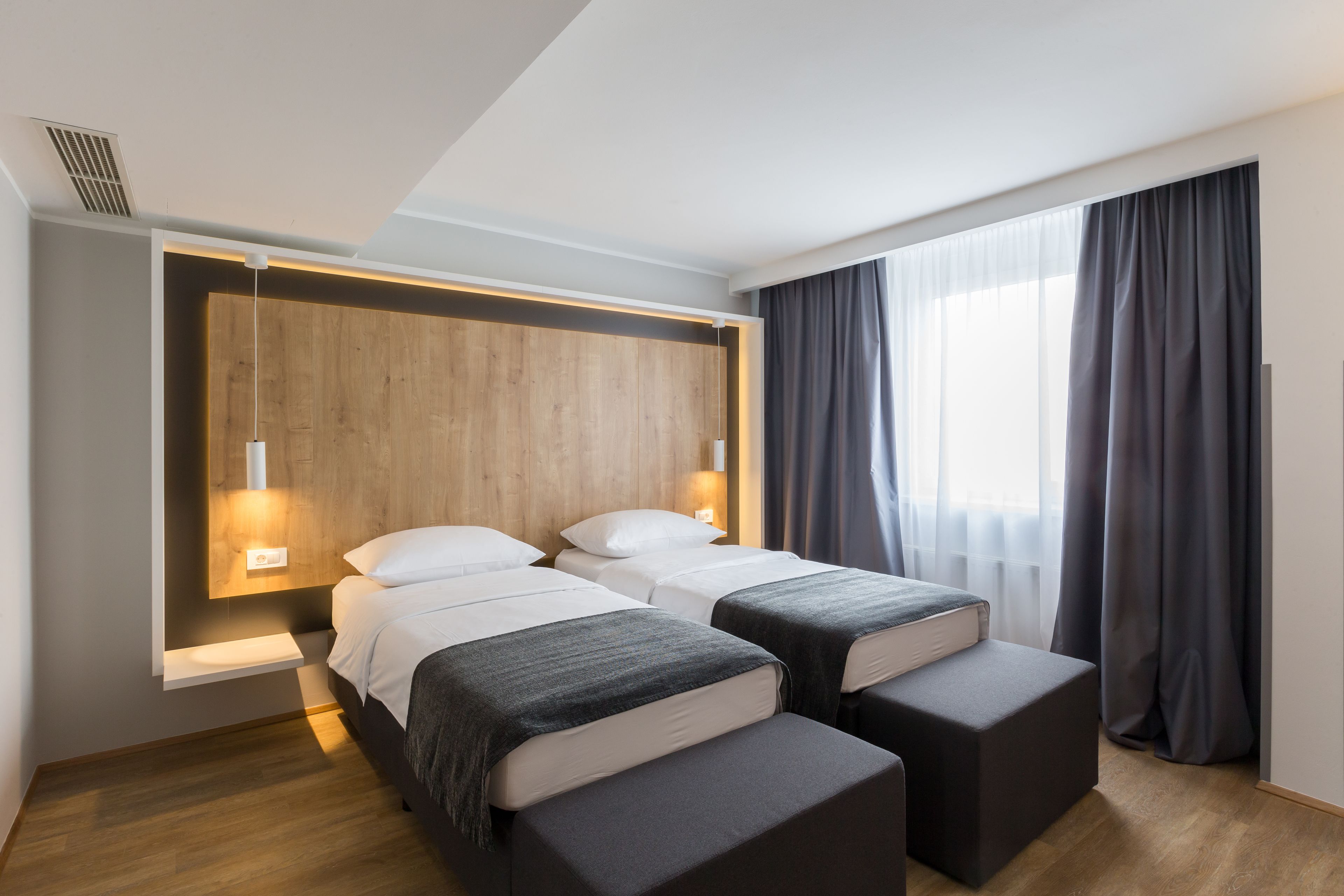 standard twin room | pillow-top beds, in-room safe, desk, laptop workspace