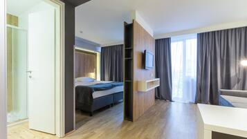 Suíte júnior | Camas com colchões pillow-top, cofres nos quartos, escrivaninha