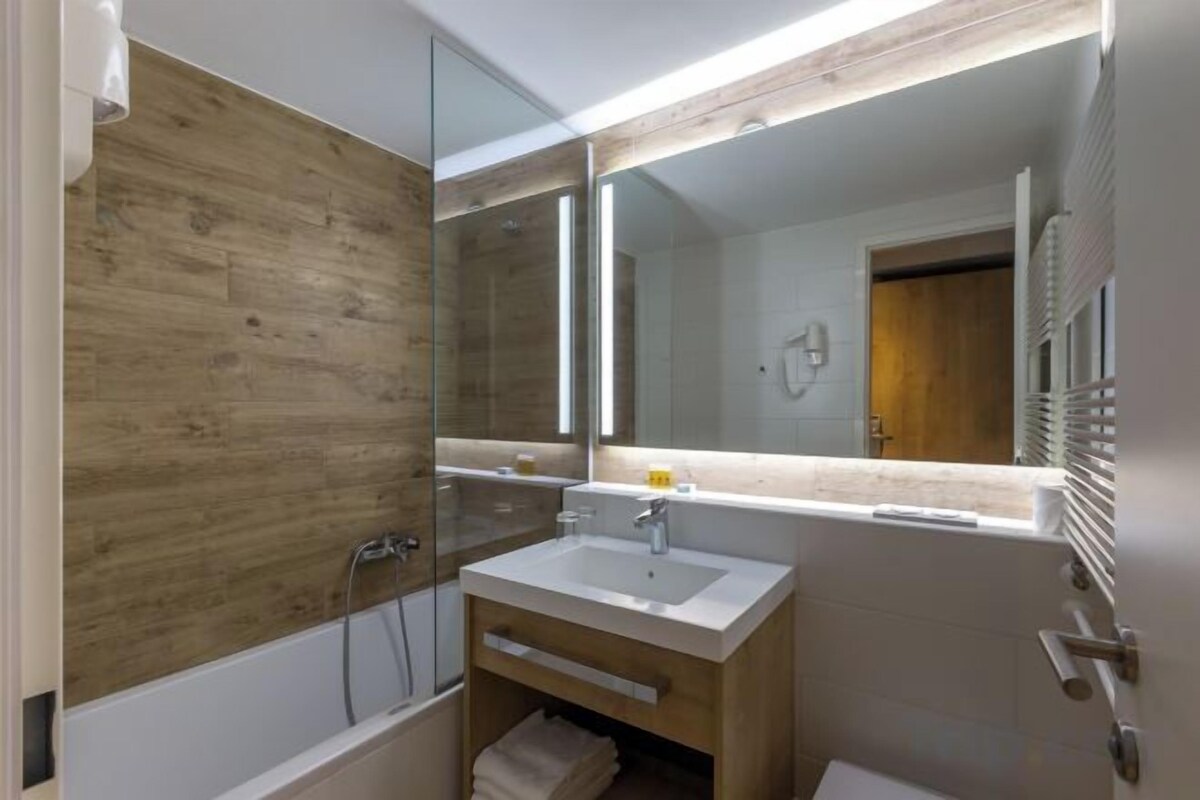 Bathroom | Free toiletries, hair dryer, towels