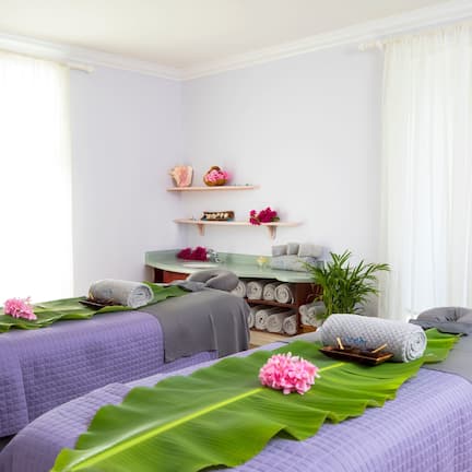 Couples treatment rooms, sauna, steam room, body treatments
