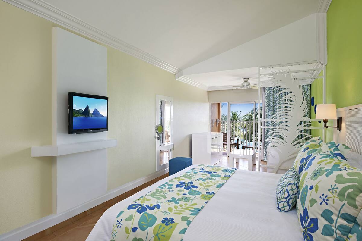 Splash Concierge Premium Oceanview - Family Friendly | 高档床上用品、客房内保险箱、办公桌、遮光窗帘