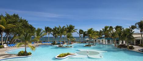 5 outdoor pools, pool umbrellas, sun loungers