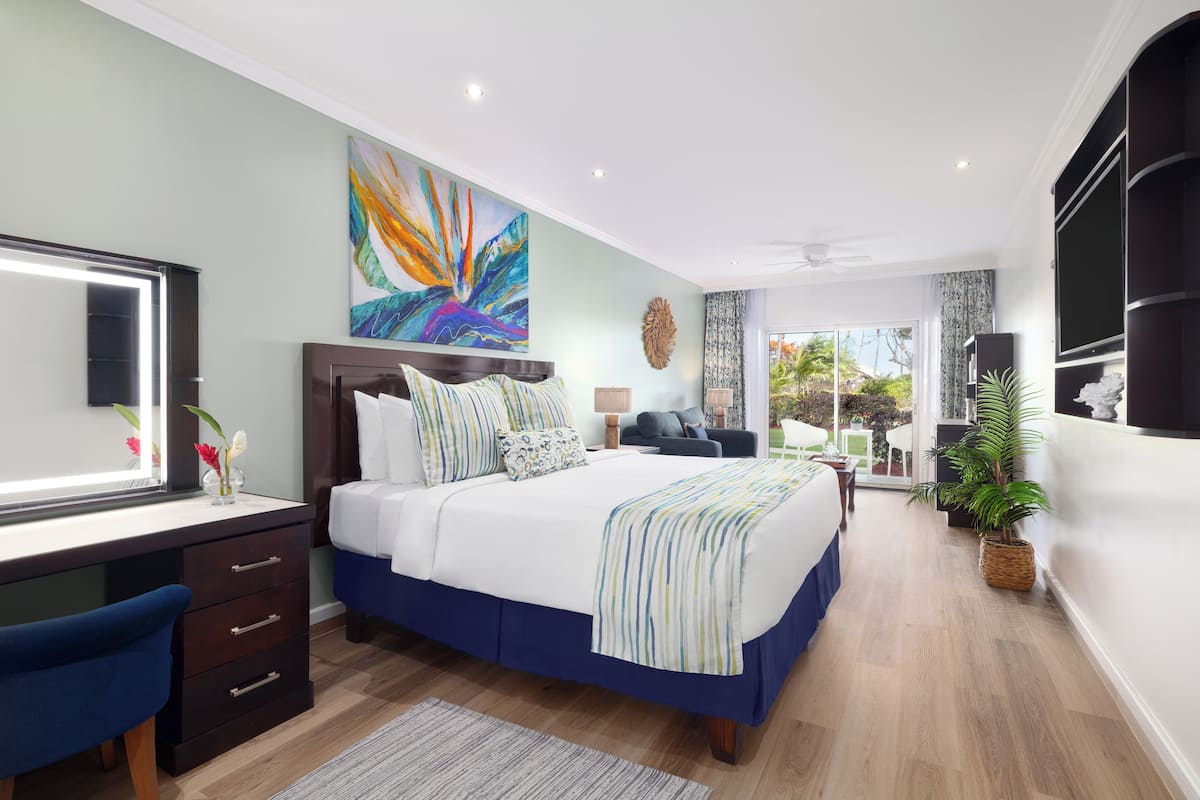 Ropa de cama de alta calidad y minibar con artículos gratuitos