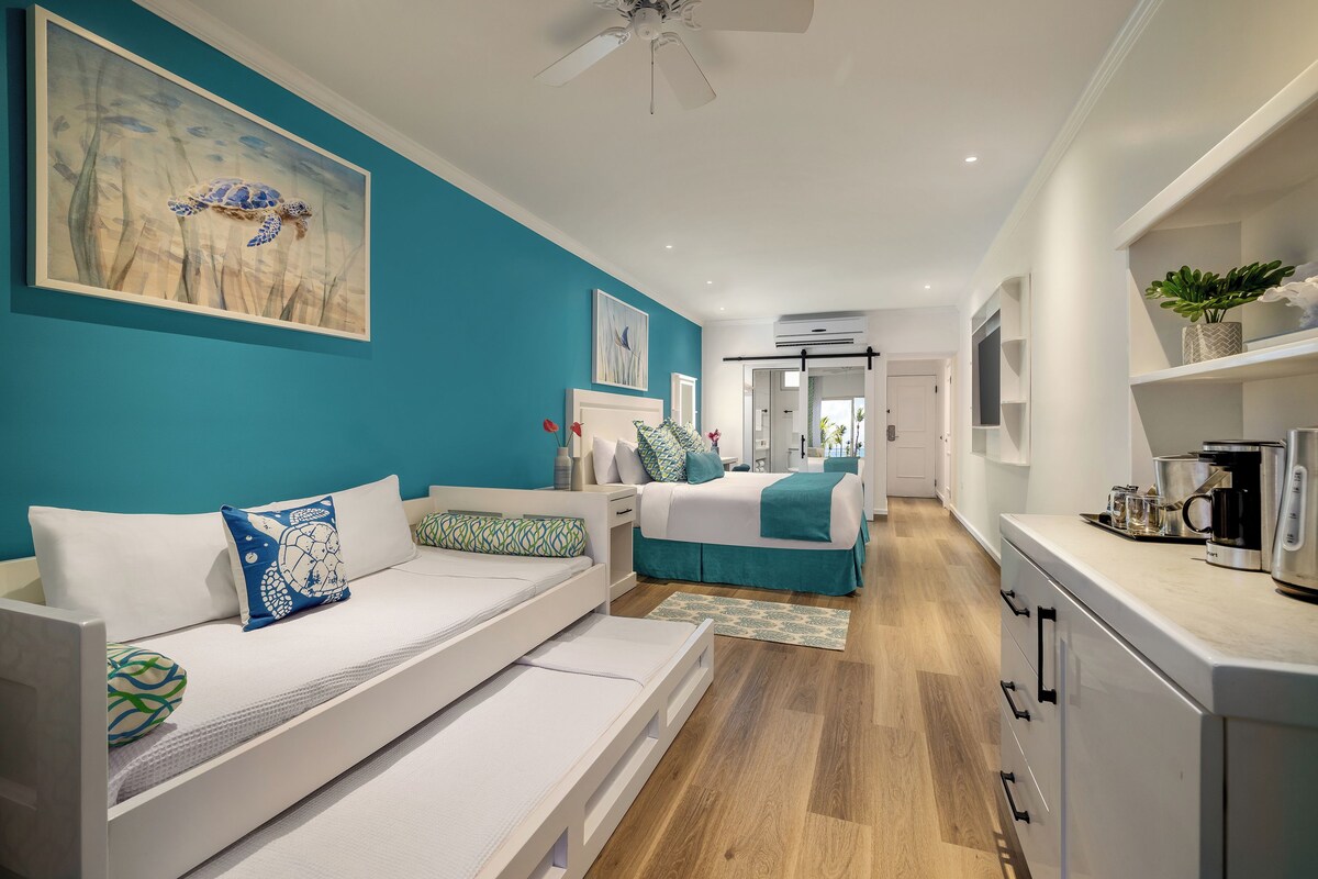 Quarto premium | Roupas de cama premium, cofres nos quartos, escrivaninha