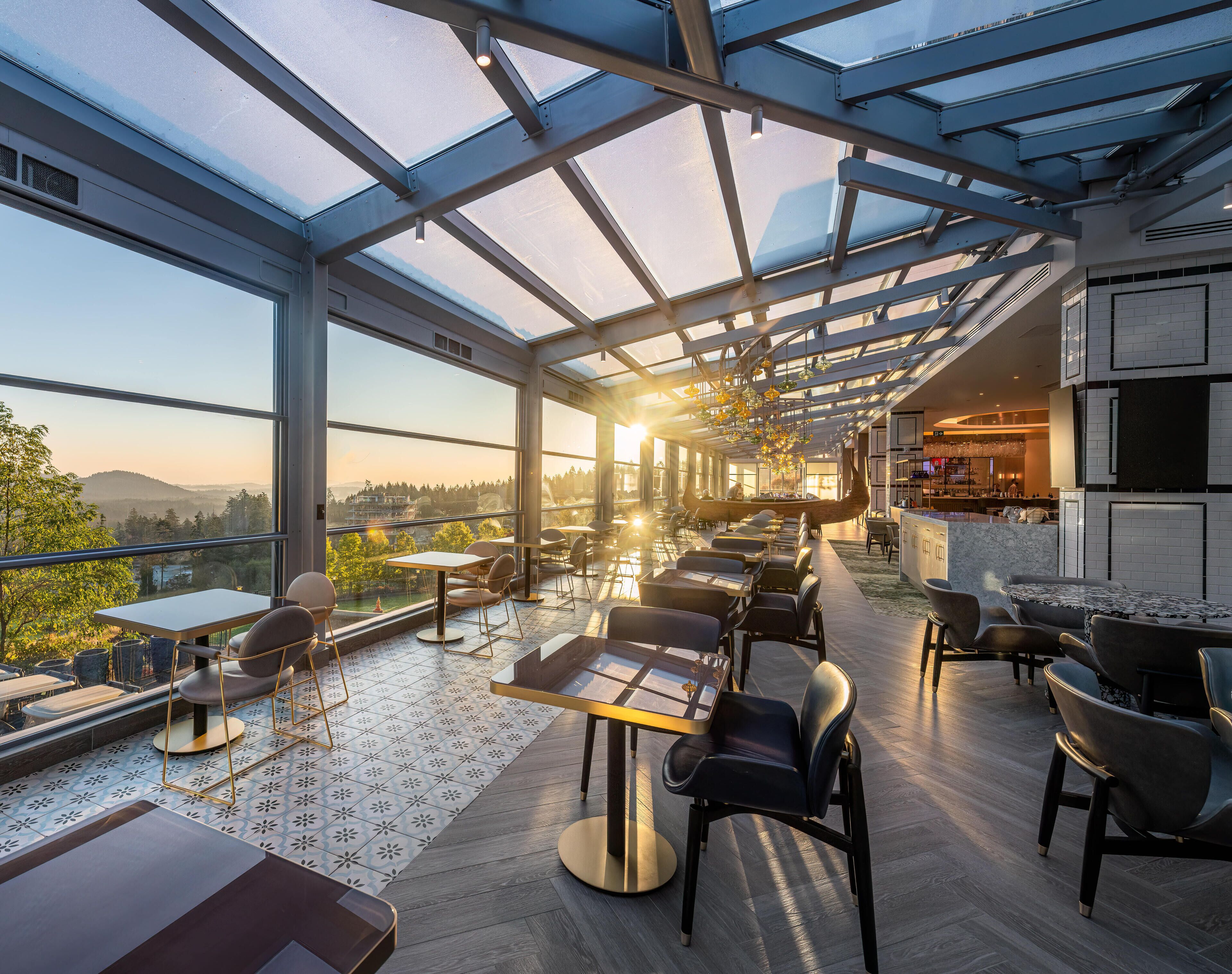 Frühstück, Mittagessen, lokale Küche, Blick auf den Golfplatz 