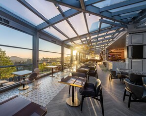 บริการอาหารเช้า อาหารกลางวัน อาหารเย็น, อาหารท้องถิ่น, วิวสนามกอล์ฟ 