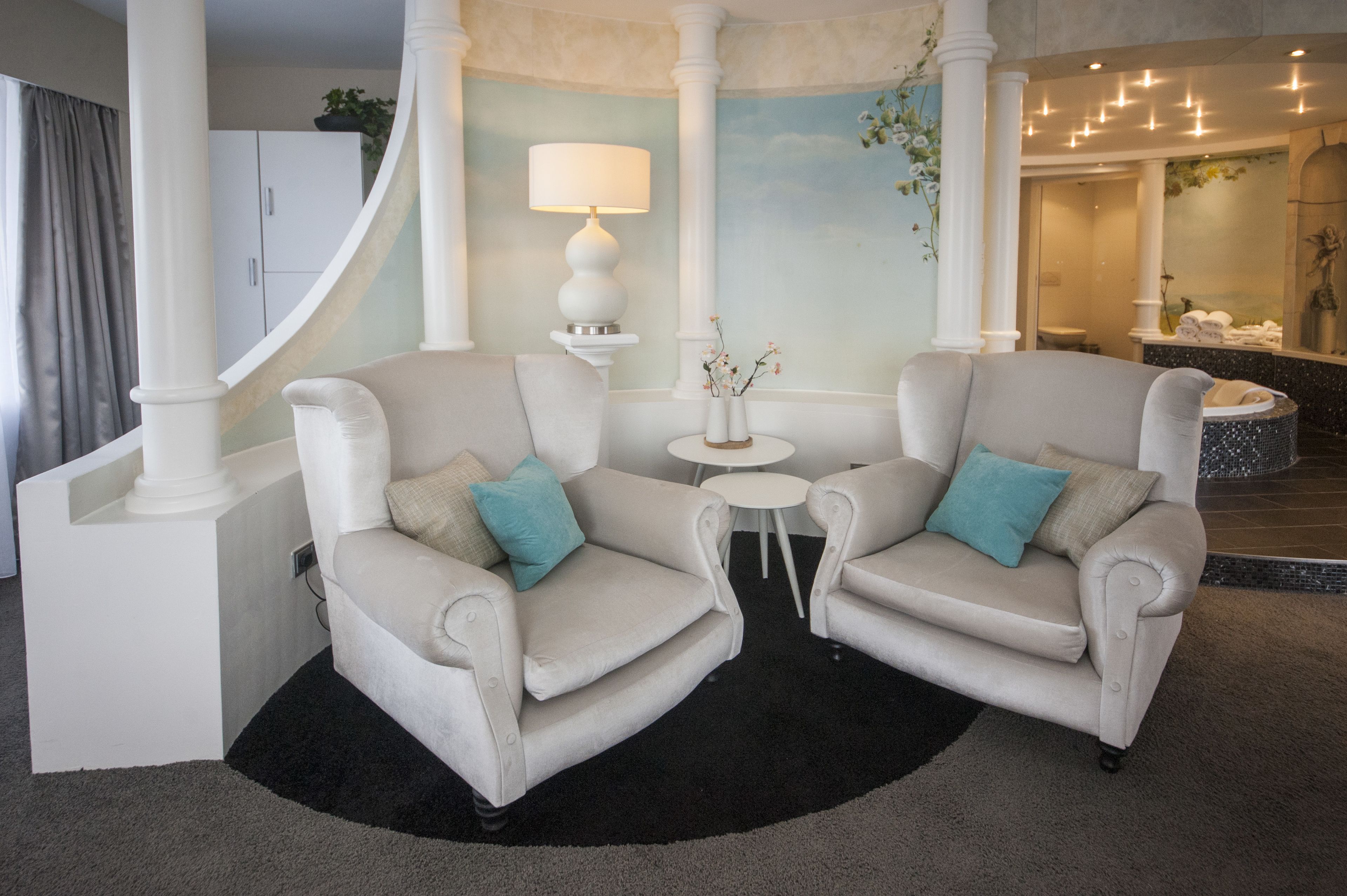 honeymoon suite | living area | flat-screen tv