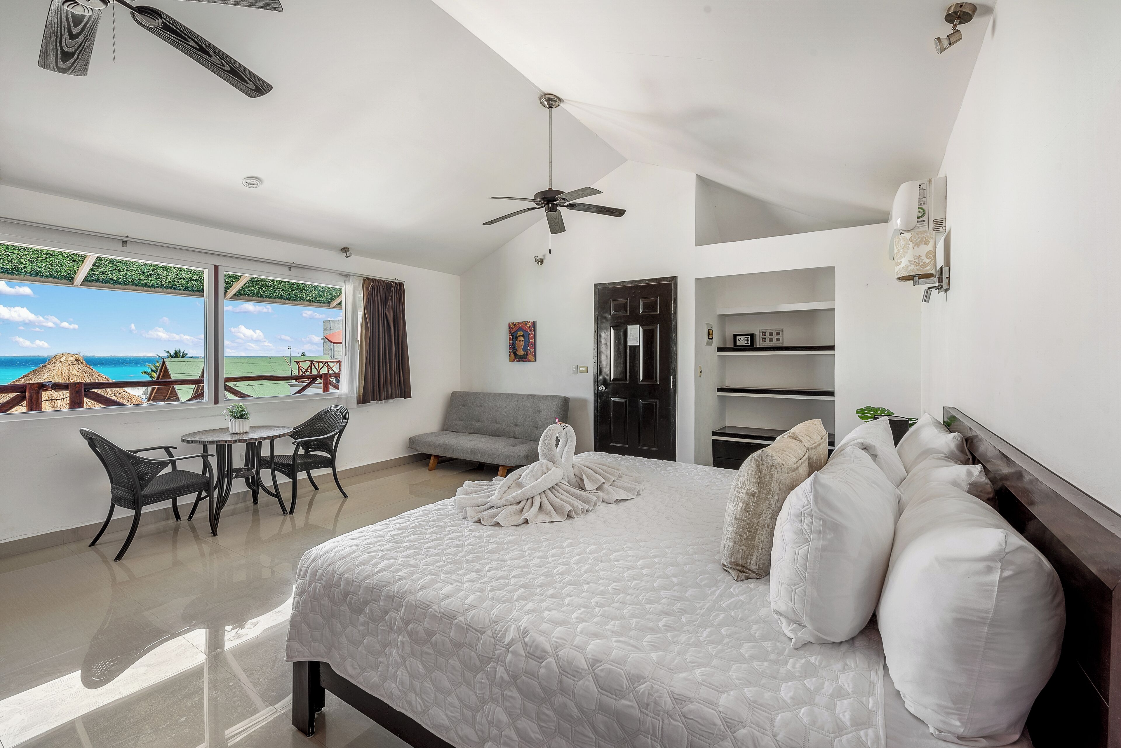 Photo - Illusion Boutique "Near Beach"