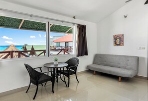 Habitación individual, vista parcial al océano (Cabanas Vision) | Minibar, caja de seguridad en la habitación y cortinas blackout 