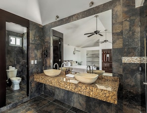 Habitación individual, vista parcial al océano (Cabanas Vision) | Baño | Regadera, regadera tipo lluvia, amenidades de baño gratuitas