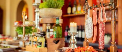 Daily cooked-to-order breakfast (EUR 24 per person)