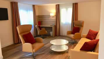 Deluxe-Apartment, 1 Schlafzimmer | Hochwertige Bettwaren, Select-Comfort-Betten, Zimmersafe, Schreibtisch