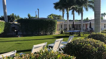 Estudio básico | Ropa de cama de alta calidad, camas con pillow-top y wifi gratis