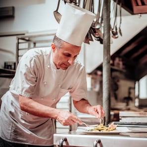 Petit déjeuner, déjeuner et dîner servis sur place