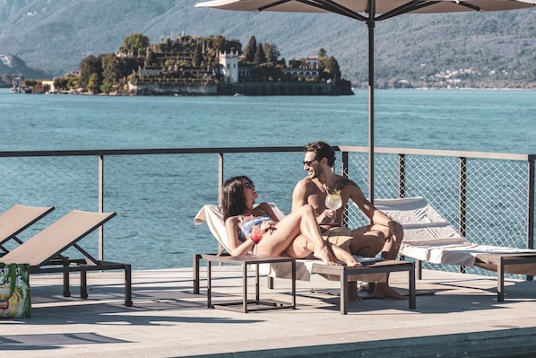 Seasonal outdoor pool, pool umbrellas, sun loungers