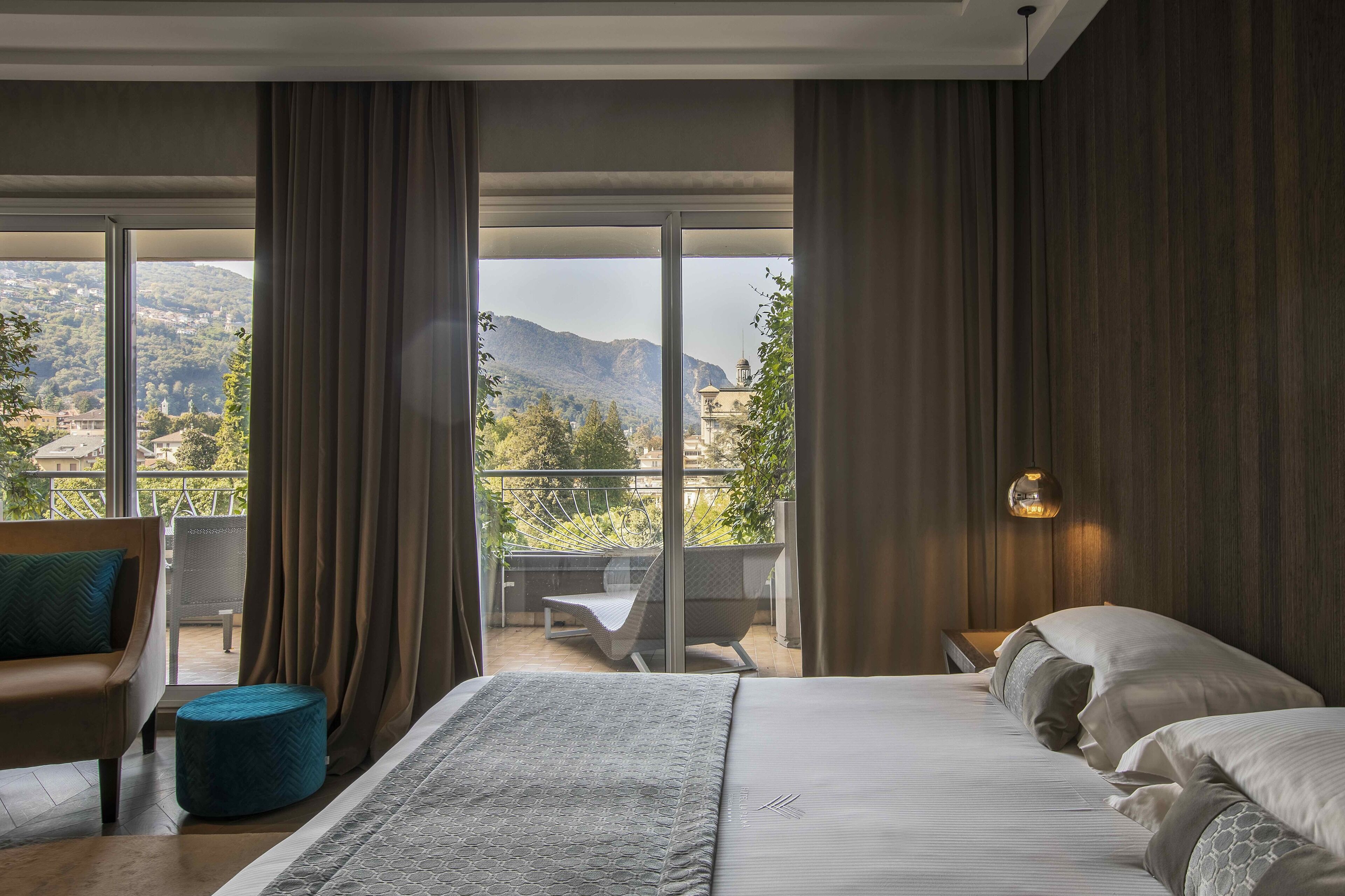 Suíte júnior, vista para o lago | Roupas de cama premium, edredons de pluma, frigobar, cofres nos quartos