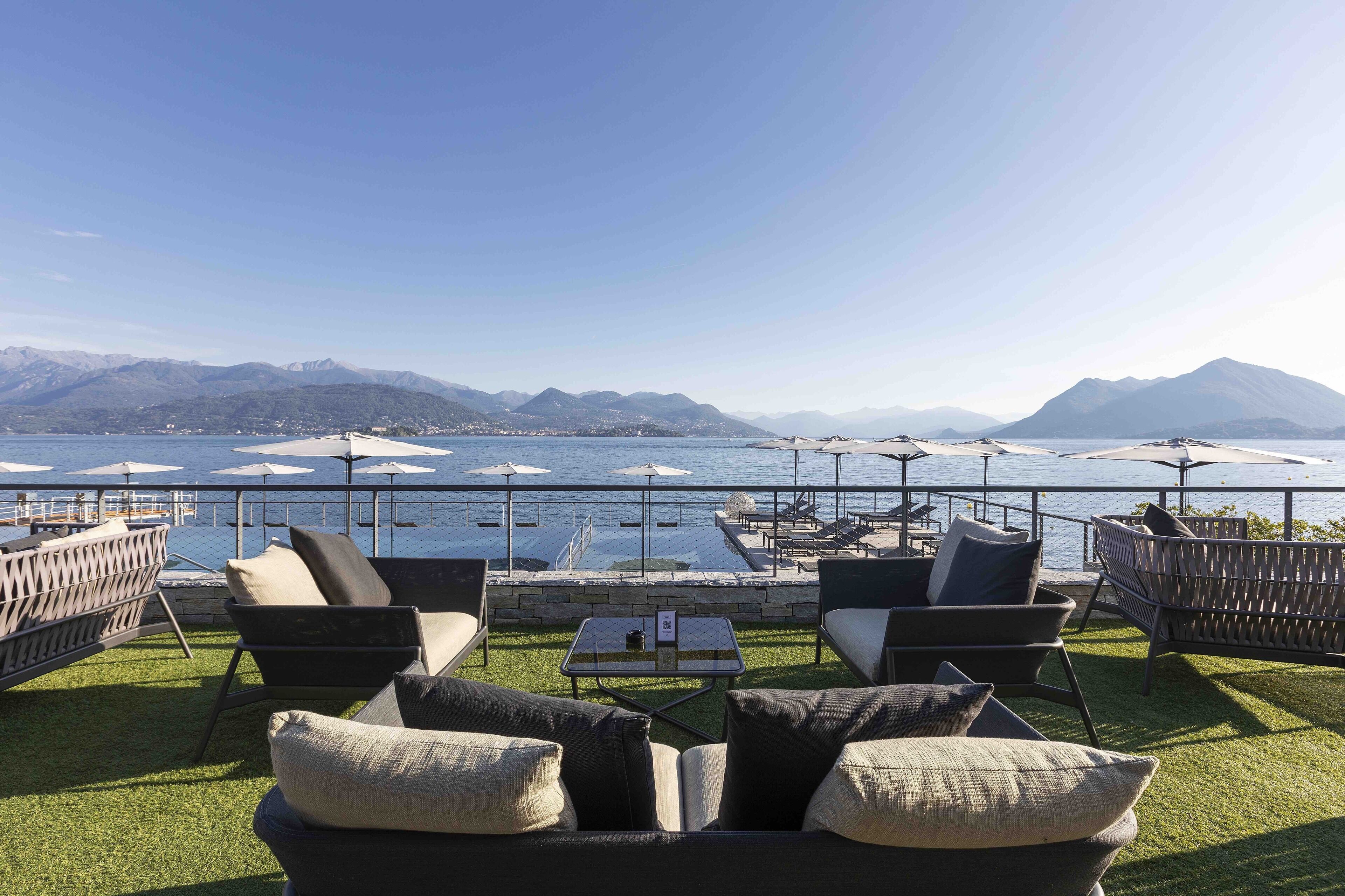 Piscine extérieure (ouverte en saison), parasols de plage
