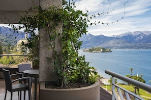 Junior-Suite, Seeblick, Eckzimmer | Terrasse/Patio