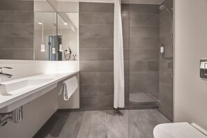 Shower, hair dryer, towels - Four Points Flex by Sheraton Copenhagen Airport (Kastrup)
