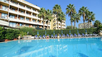 Outdoor pool, pool umbrellas, sun loungers