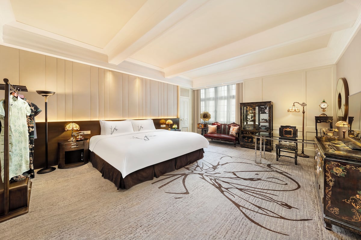 Cathay building 1926 Premier Deluxe Themed King Bed Room | Down comforters, minibar, in-room safe, desk