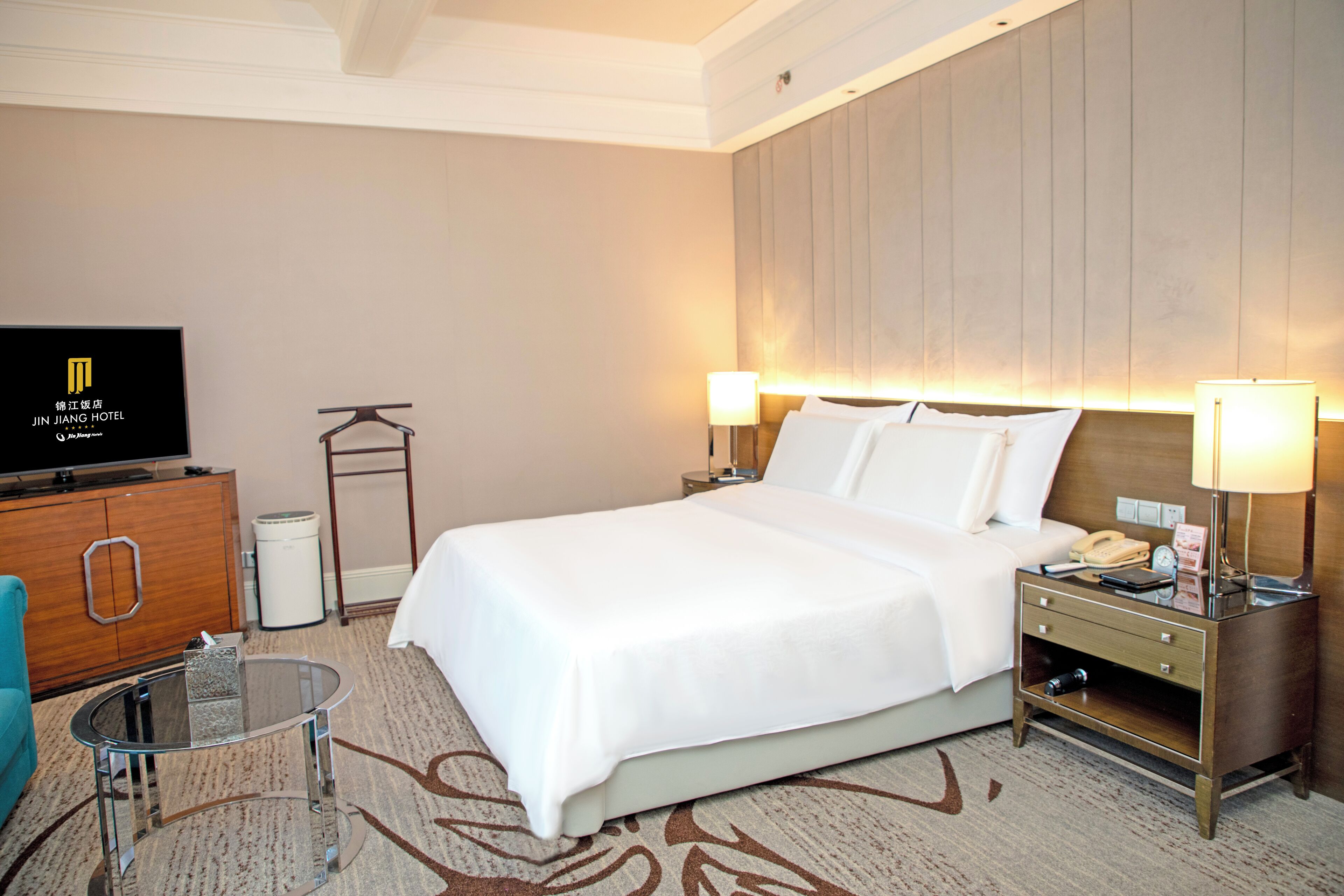 Cathay Building Al Deep Sleep Premier Deluxe King Bed Room | Down comforters, minibar, in-room safe, desk