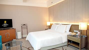 Cathay Building Al Deep Sleep Premier Deluxe King Bed Room | Down comforters, minibar, in-room safe, desk