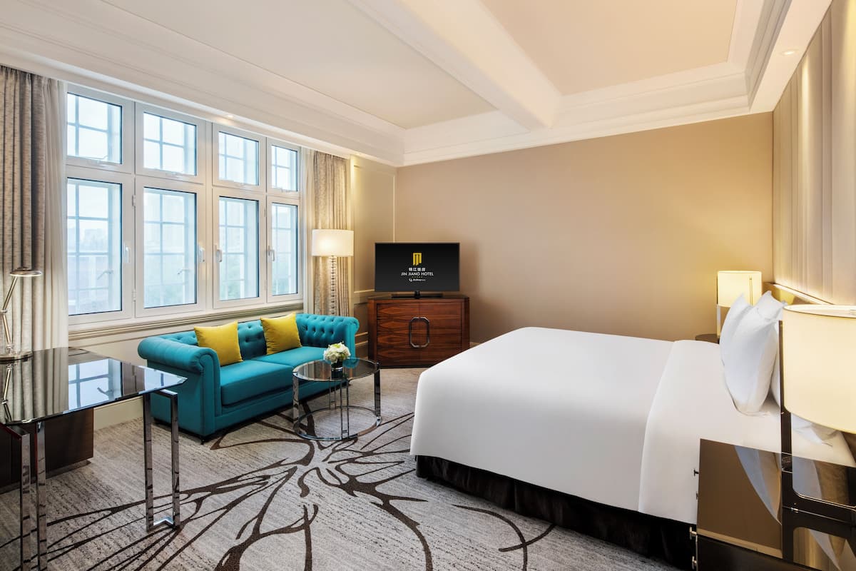 Premier Deluxe Room - Cathay Building | 1 bedroom, down duvets, minibar, in-room safe