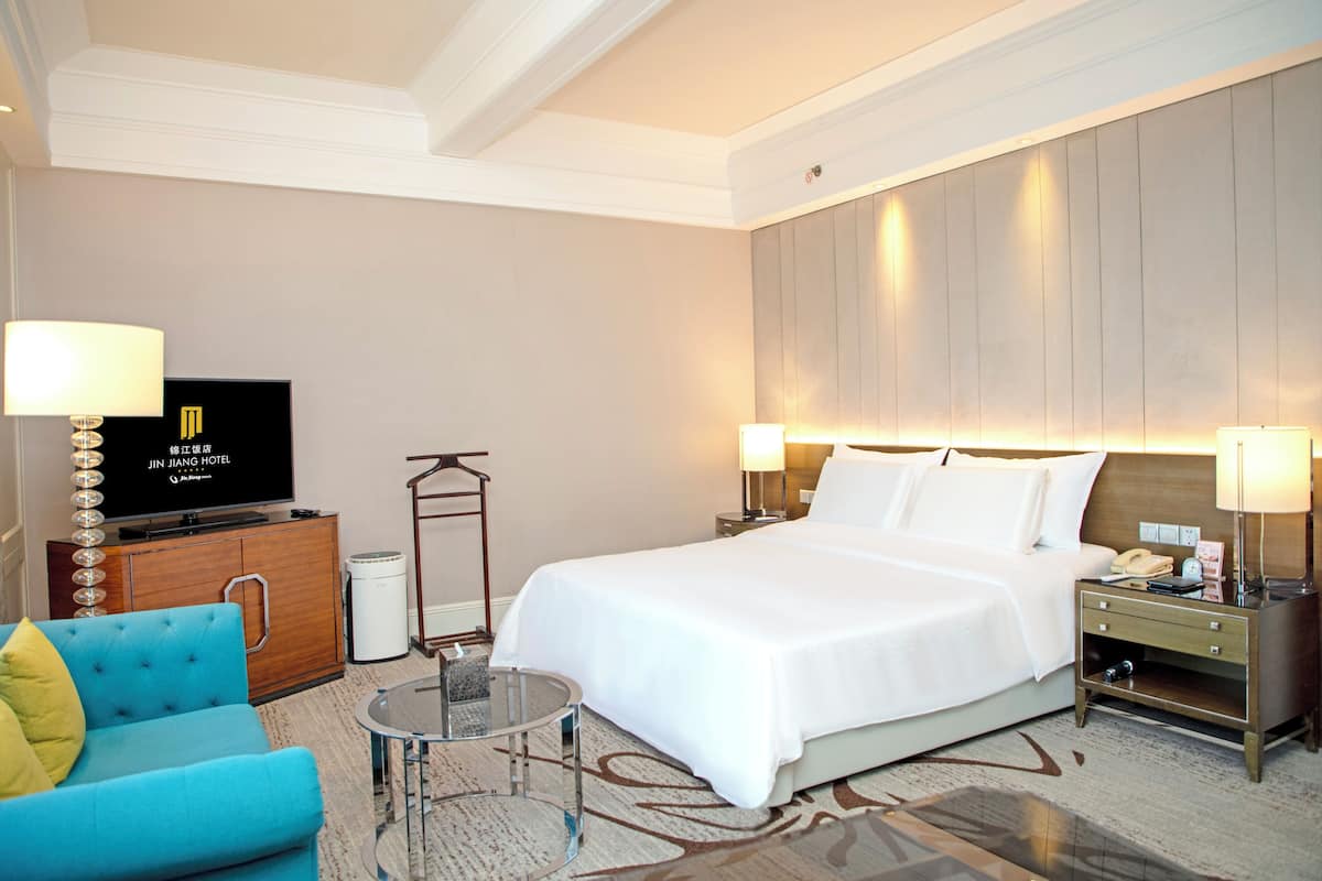 Phòng đôi tiện nghi đơn giản | Chăn bông, minibar, két bảo mật tại phòng, bàn 