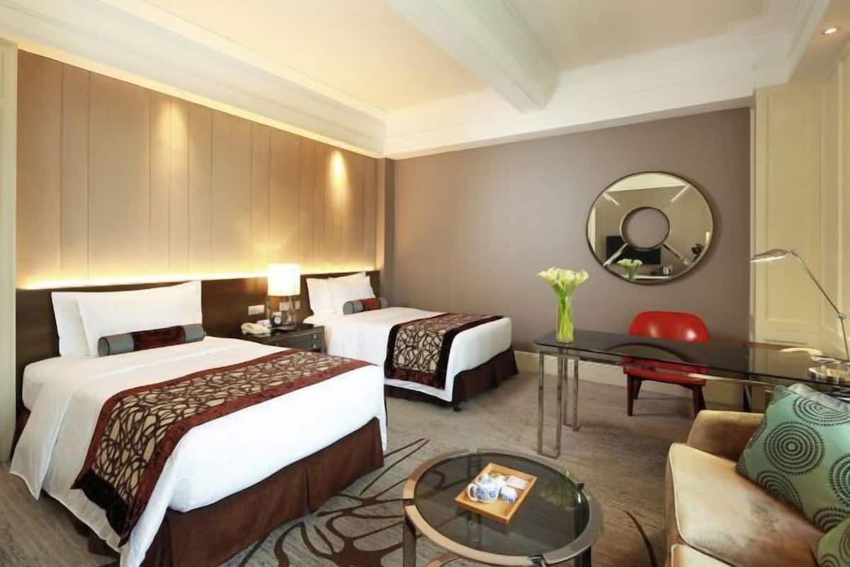 1 bedroom, down duvets, minibar, in-room safe
