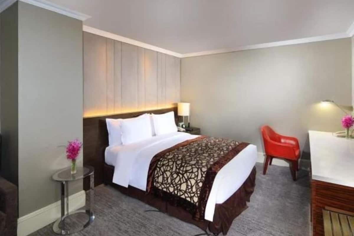 1 bedroom, down duvets, minibar, in-room safe