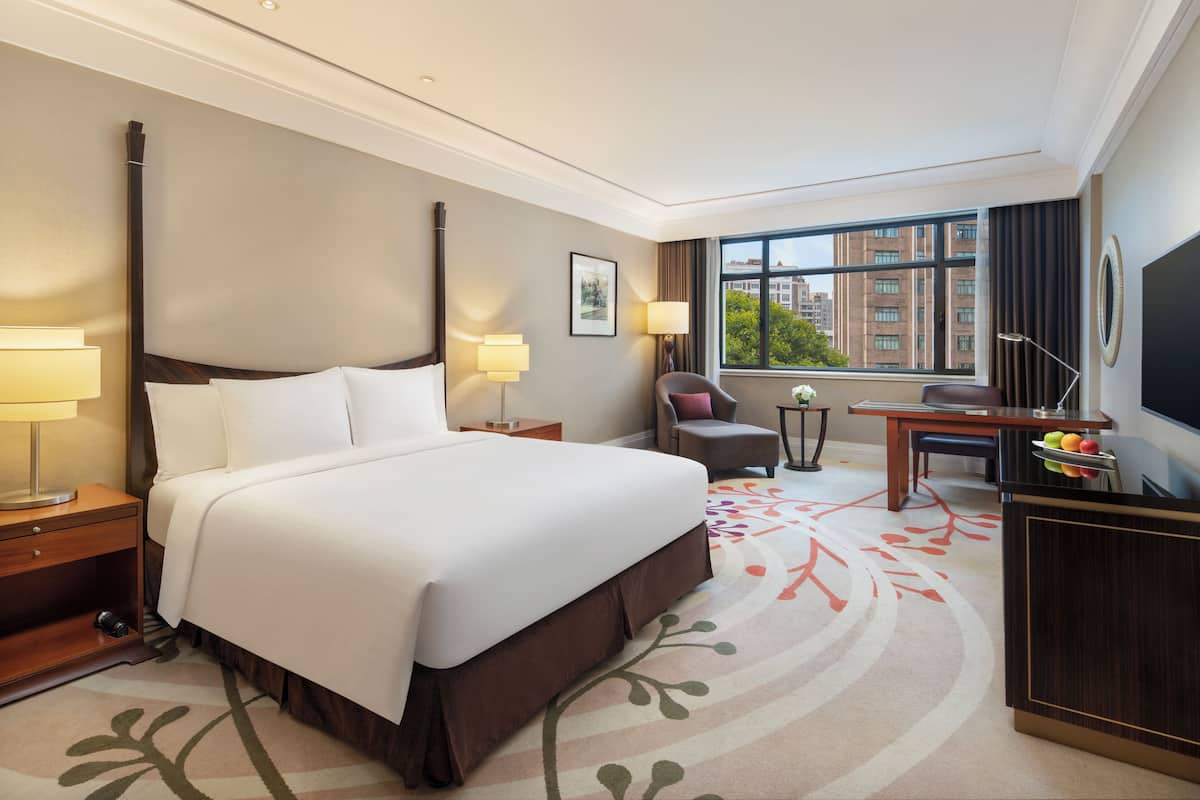 Phòng Cao cấp ((South building)) | Chăn bông, minibar, két bảo mật tại phòng, bàn 
