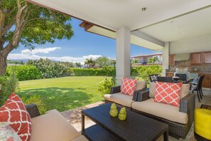 Lobby sitting area - Villages at Mauna Lani (Kamuela)