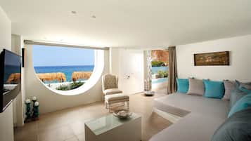 Larimar Four-Bedroom Beachfront Villa | 3 bedrooms, in-room safe, soundproofing, free WiFi